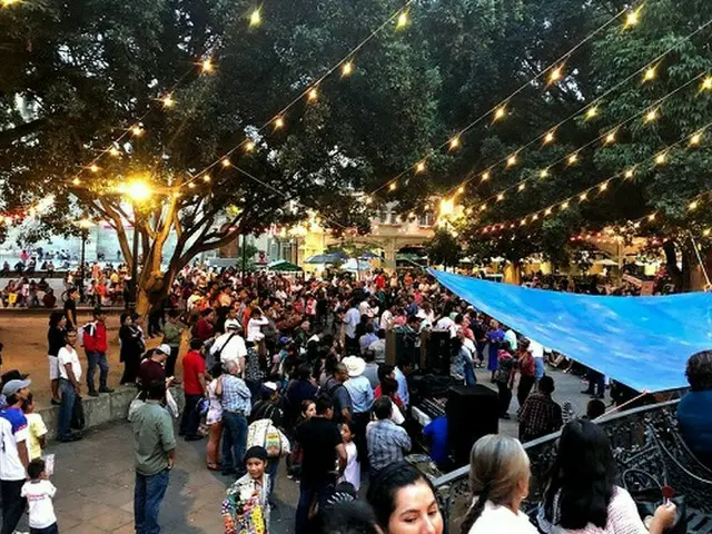 オアハカ市の中心にあるソカロは市民の憩いの場！【メキシコ・オアハカ】