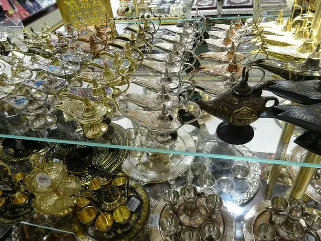 アラジンの魔法のランプが沢山あった「スーク・アル・バハール」【UAE　ドバイ】