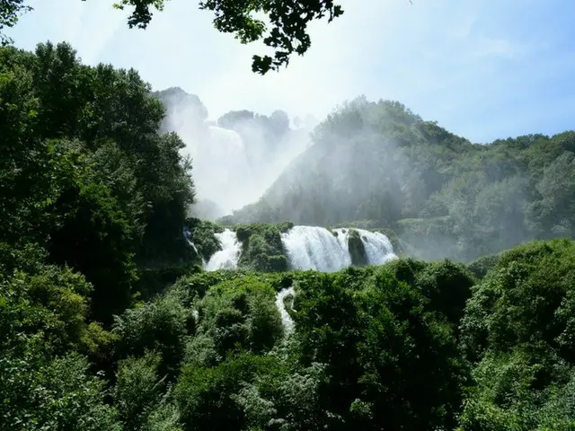 高低差はヨーロッパ最大、ウンブリアのマルモレの滝【イタリア】