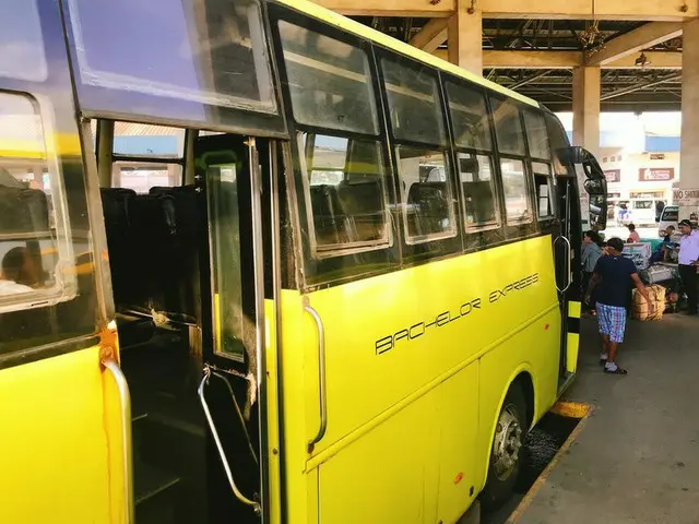 フィリピンの地方バスは乗るのも降りるのもワイルド！【フィリピン】