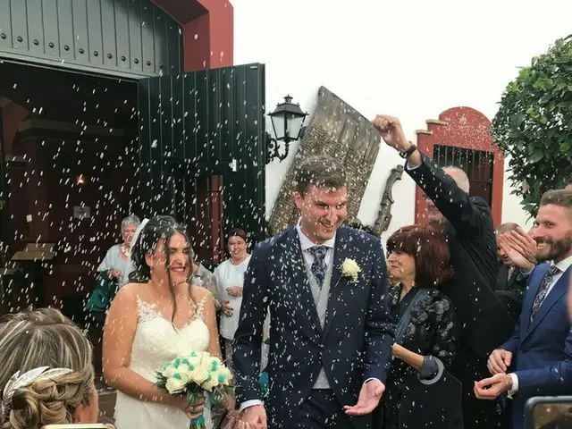 結婚式でお祝いするために投げられるものとは【スペイン】