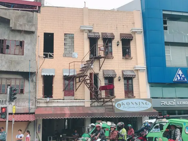 街中で見かけた驚きの非常階段【フィリピン】