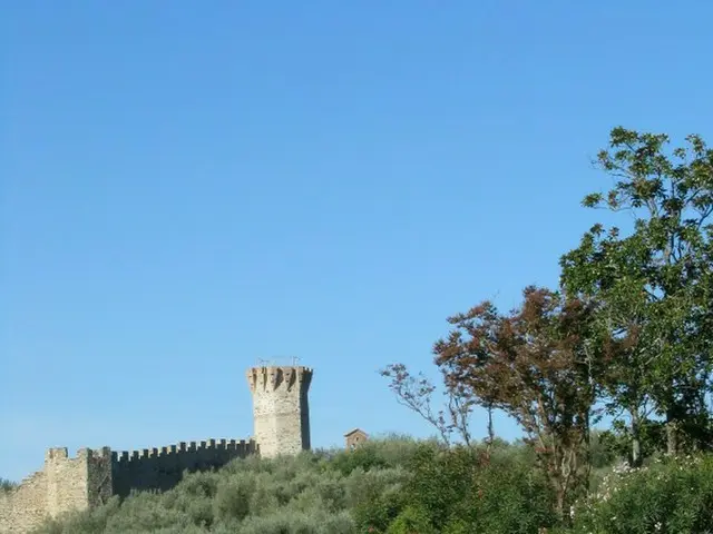 トラジメーノ湖に浮かぶオリーブの島ポルヴェーゼ【イタリア】