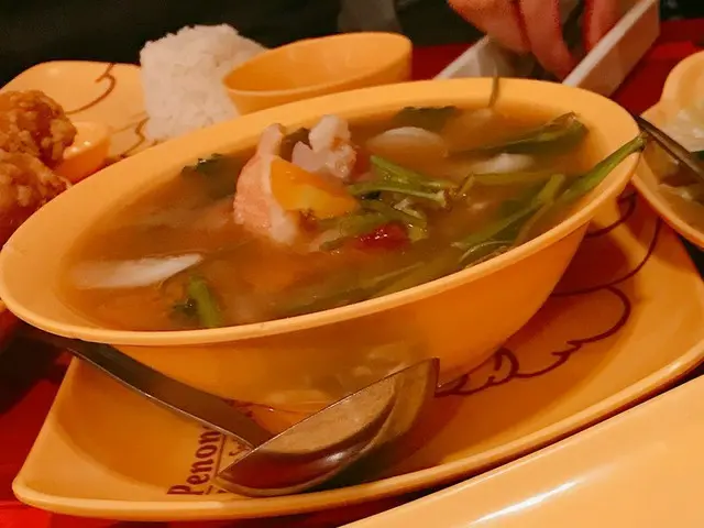 日本人には酸っぱすぎる？シニガンスープ【フィリピン】